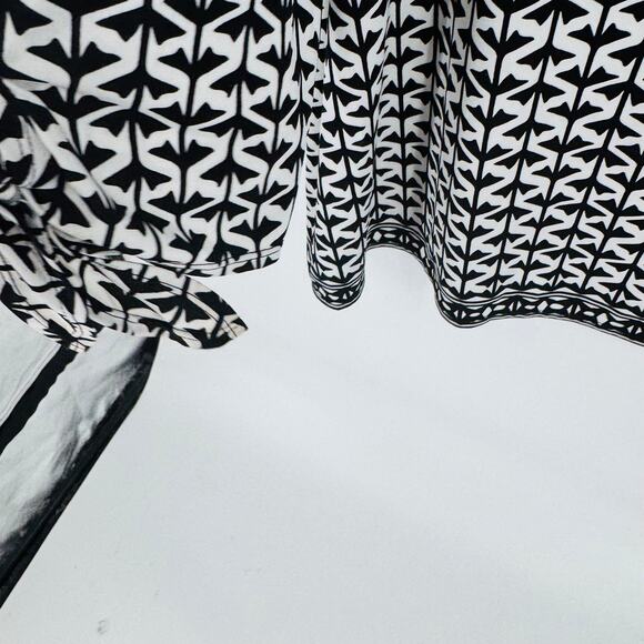 Max Studio Black White Geometric Print Scoop Neck Top Size 2X - Picture 4 of 8